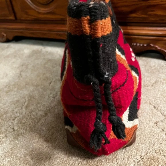 Western Artisan Red and Black Geometric Tote - Picture 3 of 11